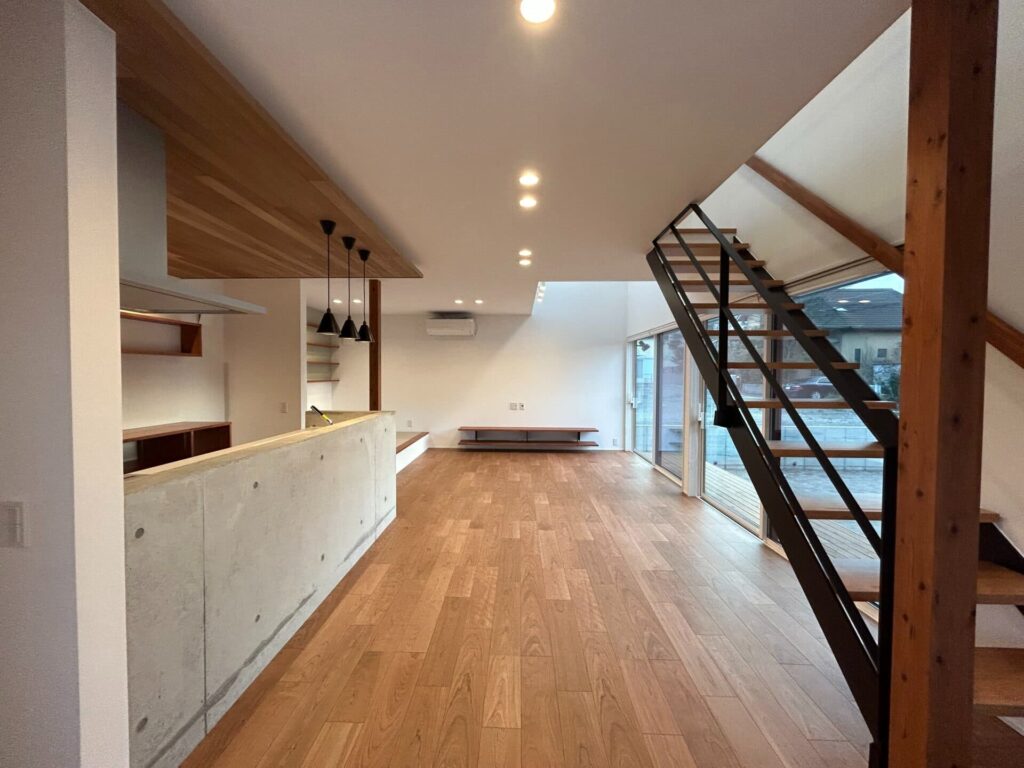 鉄骨階段のあるLDK