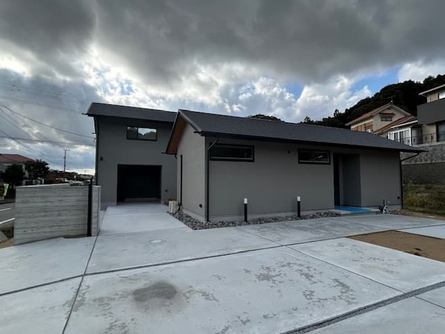 グレージュの外壁