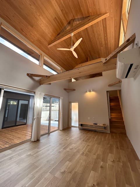 勾配天井のリビング