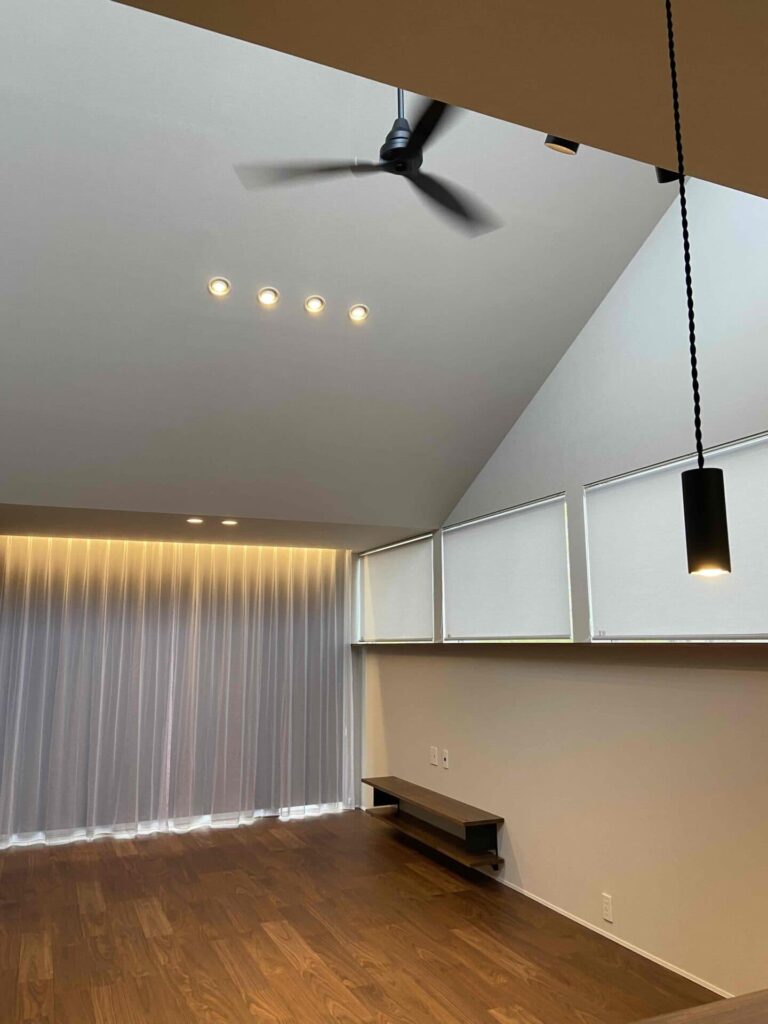 カーテンBOXの間接照明