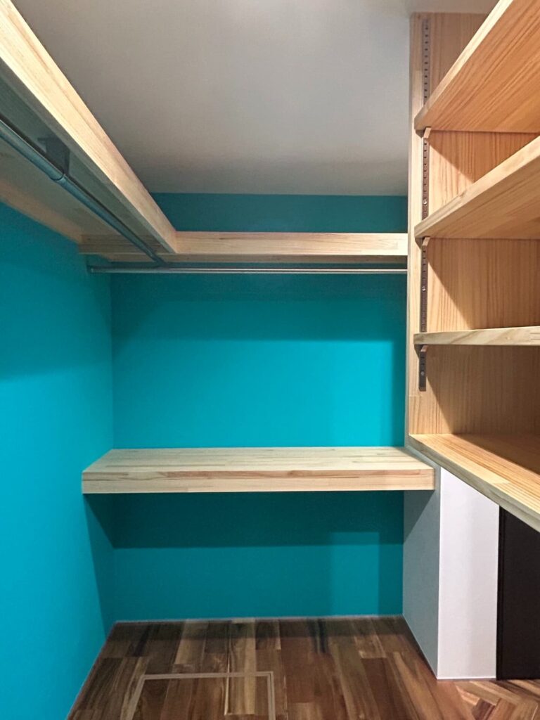 アクセントクロスの収納